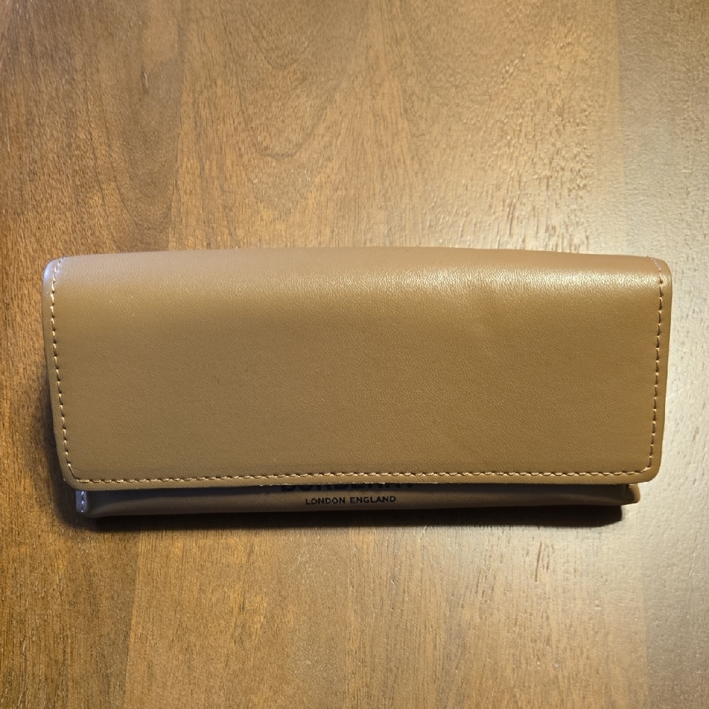 NWOT Burberry Tan Sunglasses Case - Elegant & Timeless